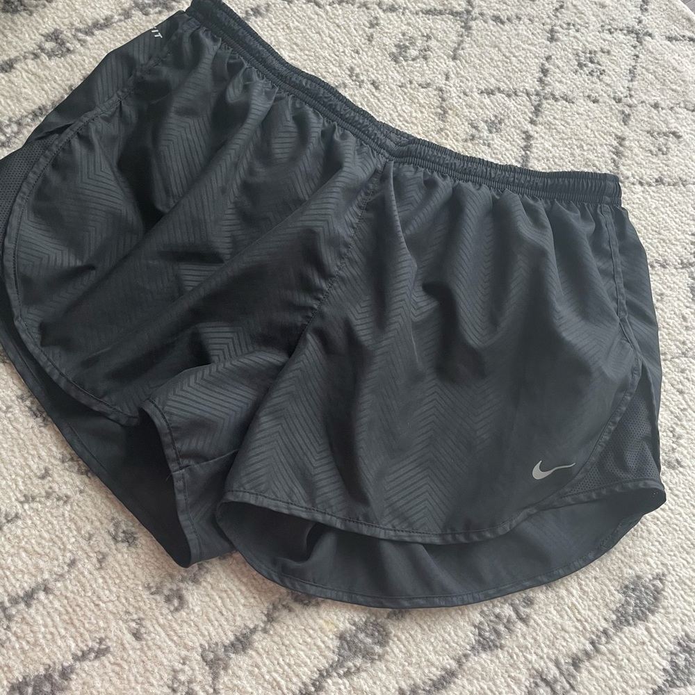Black Nike shorts XL
